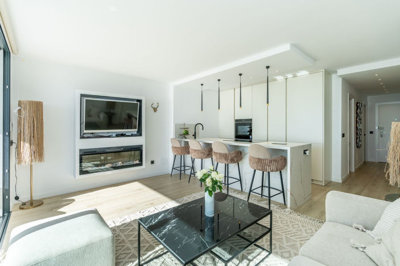 10-bb915d1cb19341576dcdc994b81ab9c5