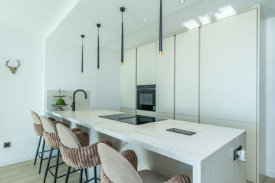 11-20939a0134ad724a8cb2a801094d15a4