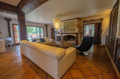 10-bb915d1cb19341576dcdc994b81ab9c5