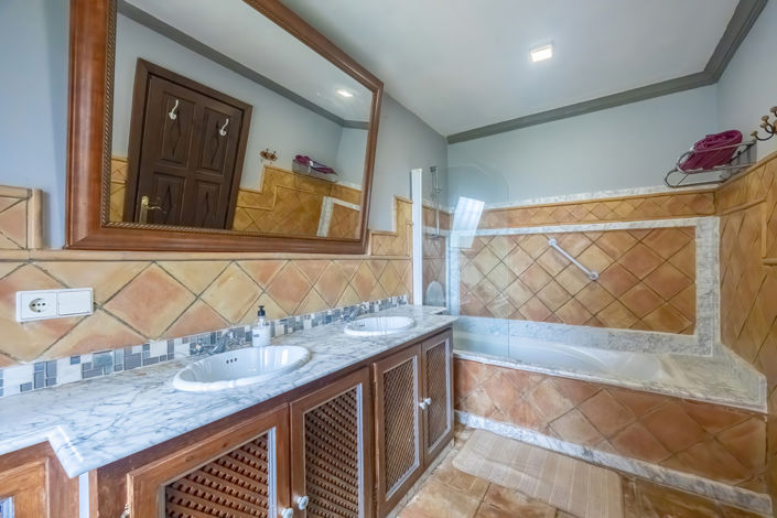 Image No.8-Villa de 5 chambres à vendre à Nueva Andalucia