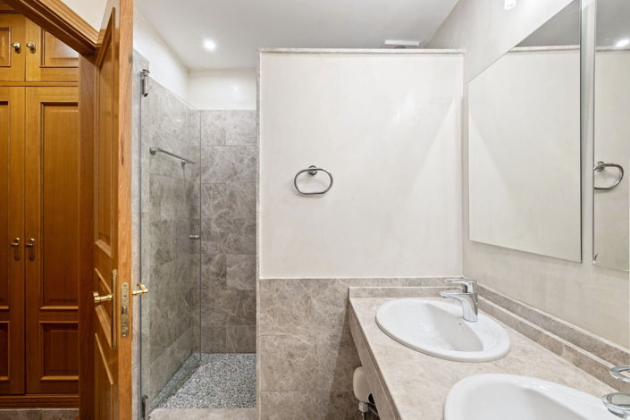 Image No.15-3 Bed Duplex for sale