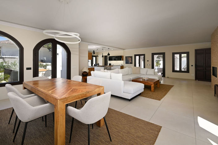 Image No.9-6 Bed Villa for sale