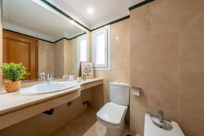 Image No.20-3 Bed Townhouse for sale