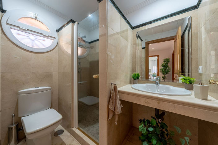 Image No.21-3 Bed Townhouse for sale