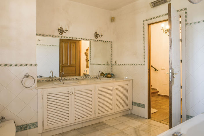 Image No.29-3 Bed Villa for sale