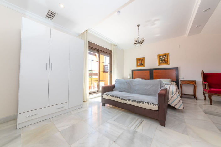 Image No.10-5 Bed Apartment for sale