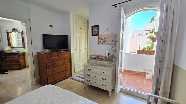 Image No.18-3 Bed Townhouse for sale