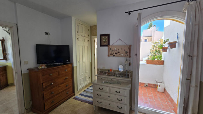 Image No.19-3 Bed Townhouse for sale