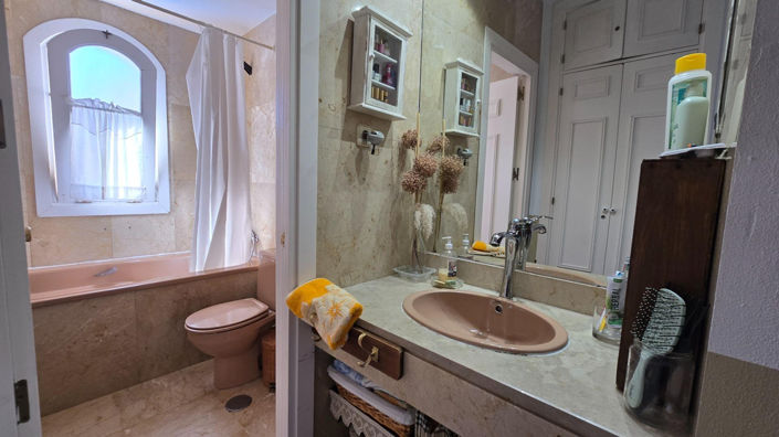 Image No.20-3 Bed Townhouse for sale