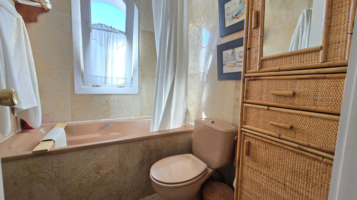 Image No.21-3 Bed Townhouse for sale