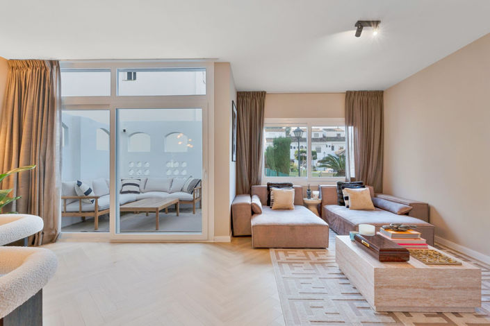 Image No.10-4 Bed Townhouse for sale