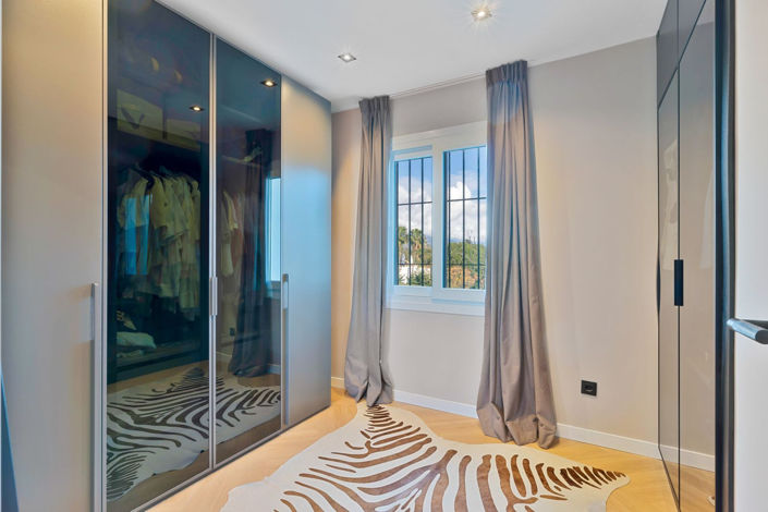 Image No.22-4 Bed Townhouse for sale