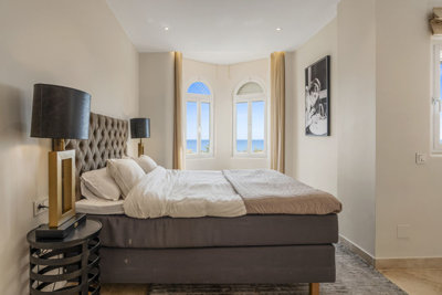 12-53013098fcab6c38b1379cd33298e050