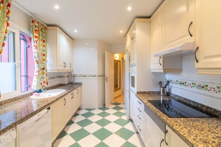 Image No.13-3 Bed Apartment for sale