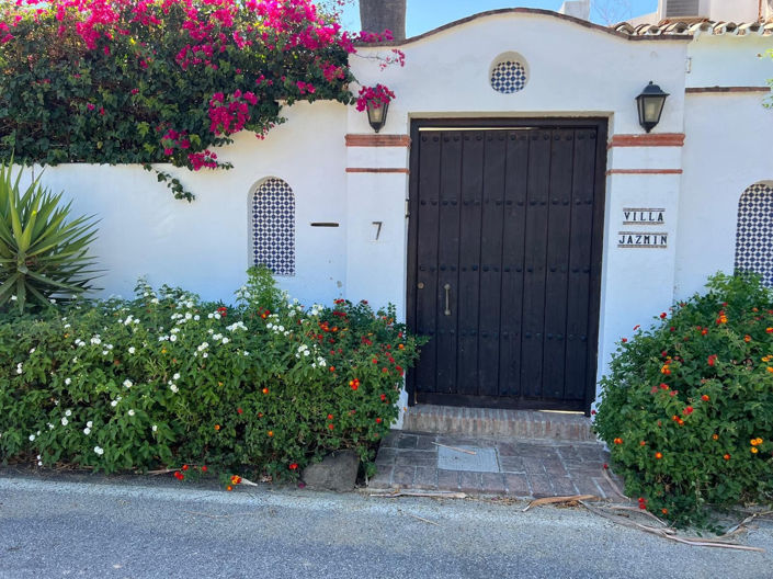 Image No.2-Villa de 4 chambres à vendre à Estepona