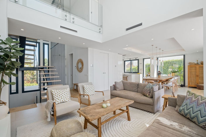 Image No.3-4 Bed Villa for sale