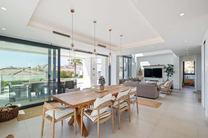 Image No.4-4 Bed Villa for sale