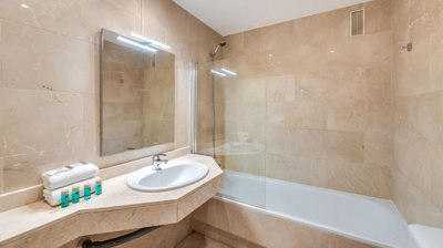 10-bb915d1cb19341576dcdc994b81ab9c5