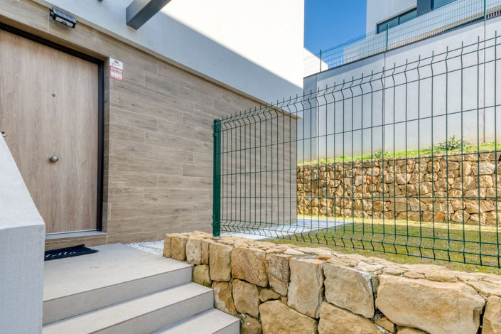 Image No.18-3 Bed Townhouse for sale