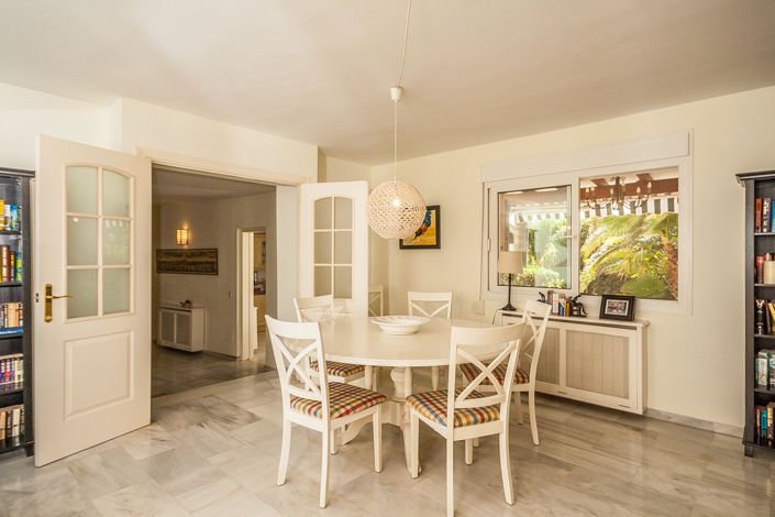 Image No.12-4 Bed Villa for sale