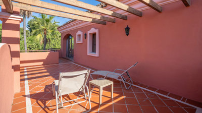 10-bb915d1cb19341576dcdc994b81ab9c5