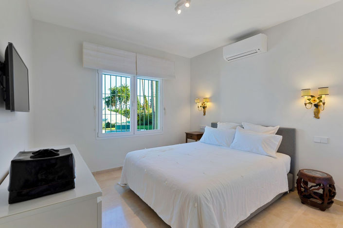 Image No.10-3 Bed Villa for sale