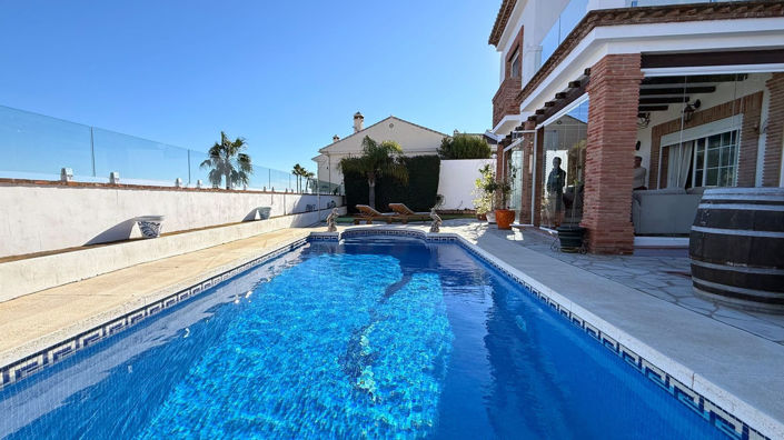 Image No.2-4 Bed Villa for sale