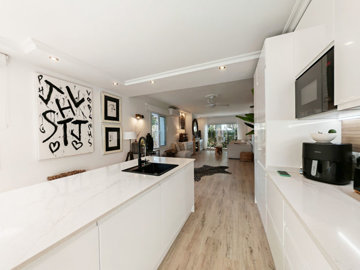 10-bb915d1cb19341576dcdc994b81ab9c5