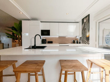 8-e64a9055bba3e77ac8aca3b893cdf826