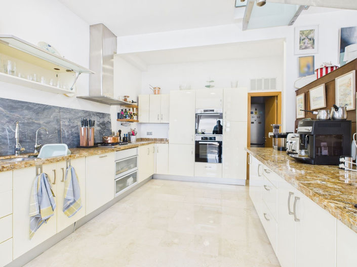 Image No.7-Villa de 4 chambres à vendre à Estepona