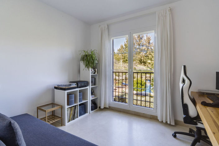 Image No.10-3 Bed Apartment for sale