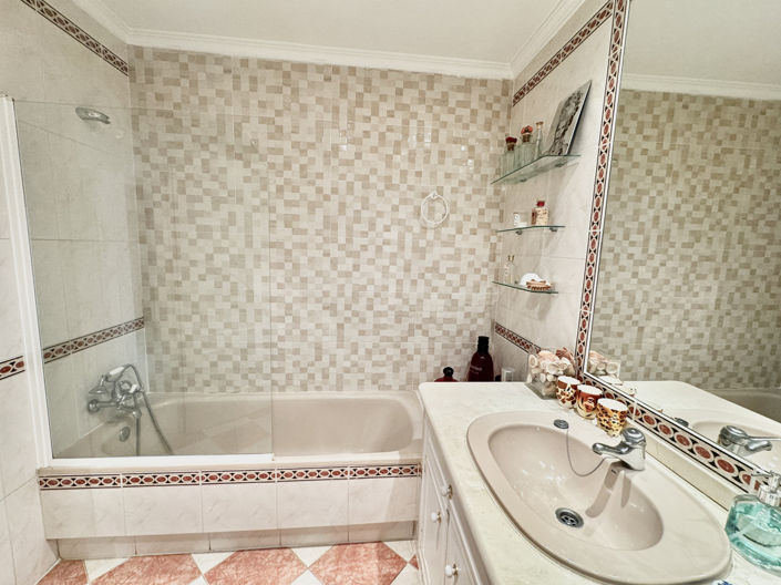 Image No.11-6 Bed Villa for sale