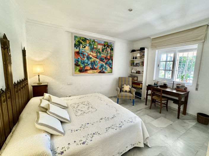 Image No.12-6 Bed Villa for sale