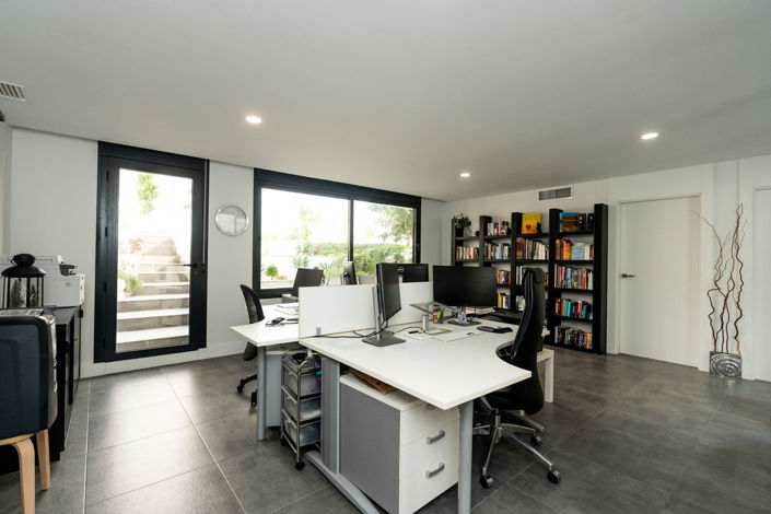 Image No.10-3 Bed Villa for sale