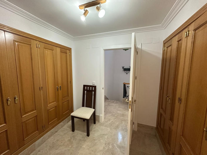 Image No.10-4 Bed Townhouse for sale