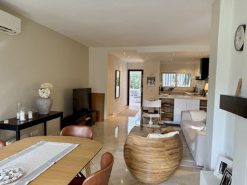 11-20939a0134ad724a8cb2a801094d15a4