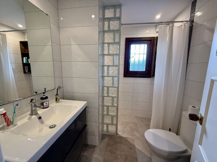 Image No.18-3 Bed Apartment for sale