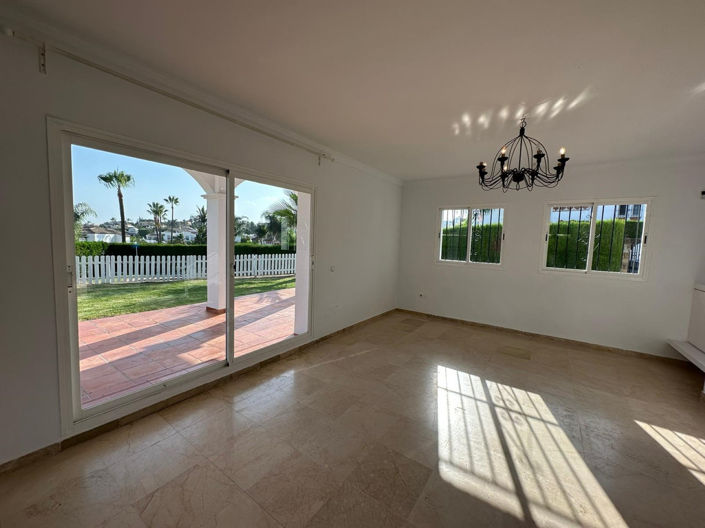 Image No.6-5 Bed Villa for sale