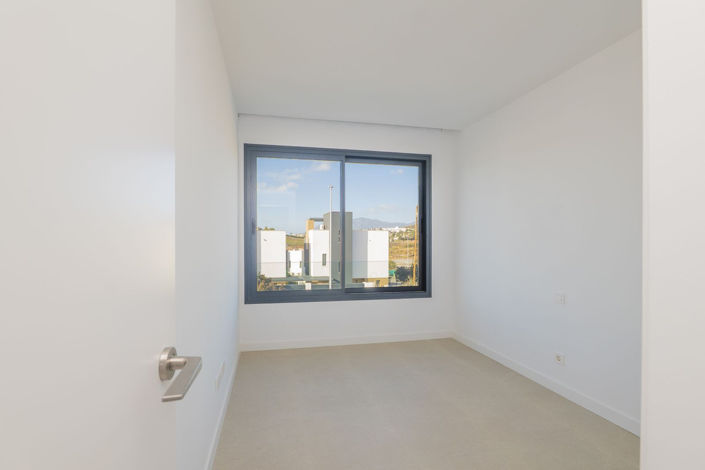 Image No.25-4 Bed Townhouse for sale