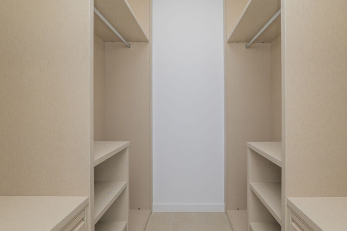 Image No.30-4 Bed Townhouse for sale