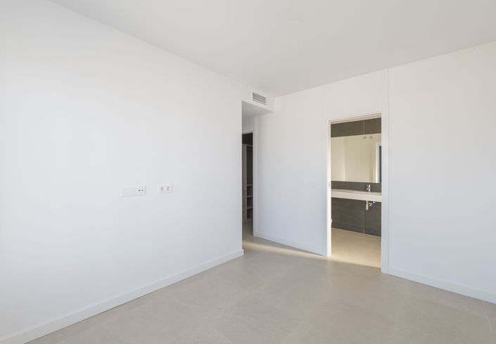 Image No.32-4 Bed Townhouse for sale