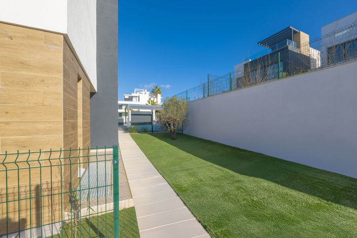 Image No.37-4 Bed Townhouse for sale