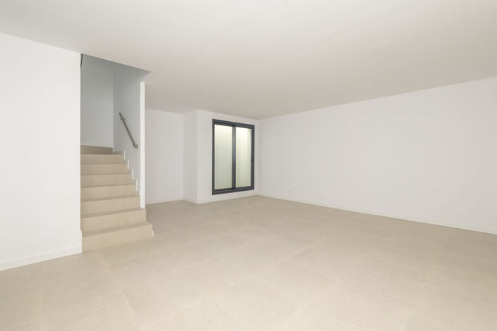 Image No.7-4 Bed Townhouse for sale