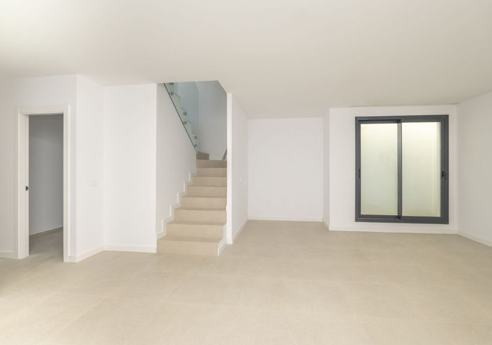 Image No.8-4 Bed Townhouse for sale