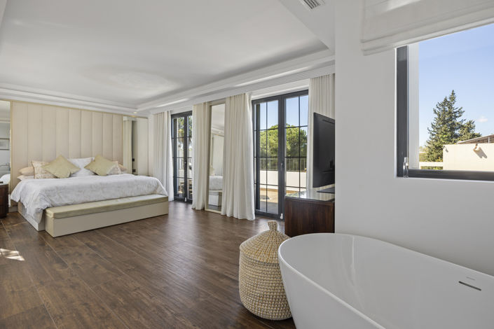 Image No.37-5 Bed Villa for sale