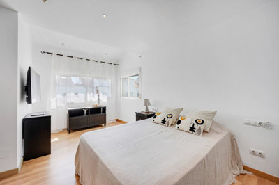 10-bb915d1cb19341576dcdc994b81ab9c5