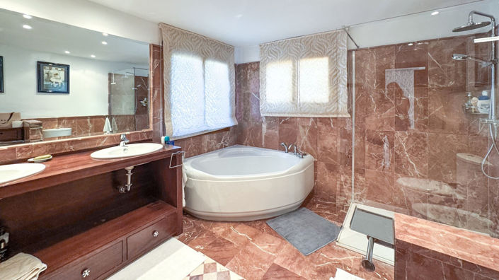 Image No.23-3 Bed Apartment for sale