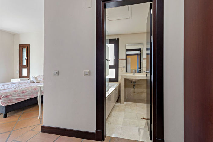 Image No.2-4 Bed Townhouse for sale