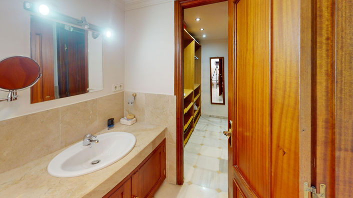 Image No.15-4 Bed Villa for sale