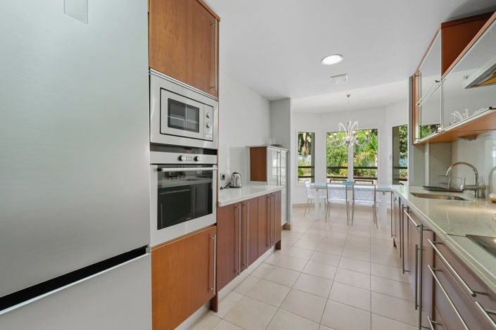 Image No.12-3 Bed Apartment for sale